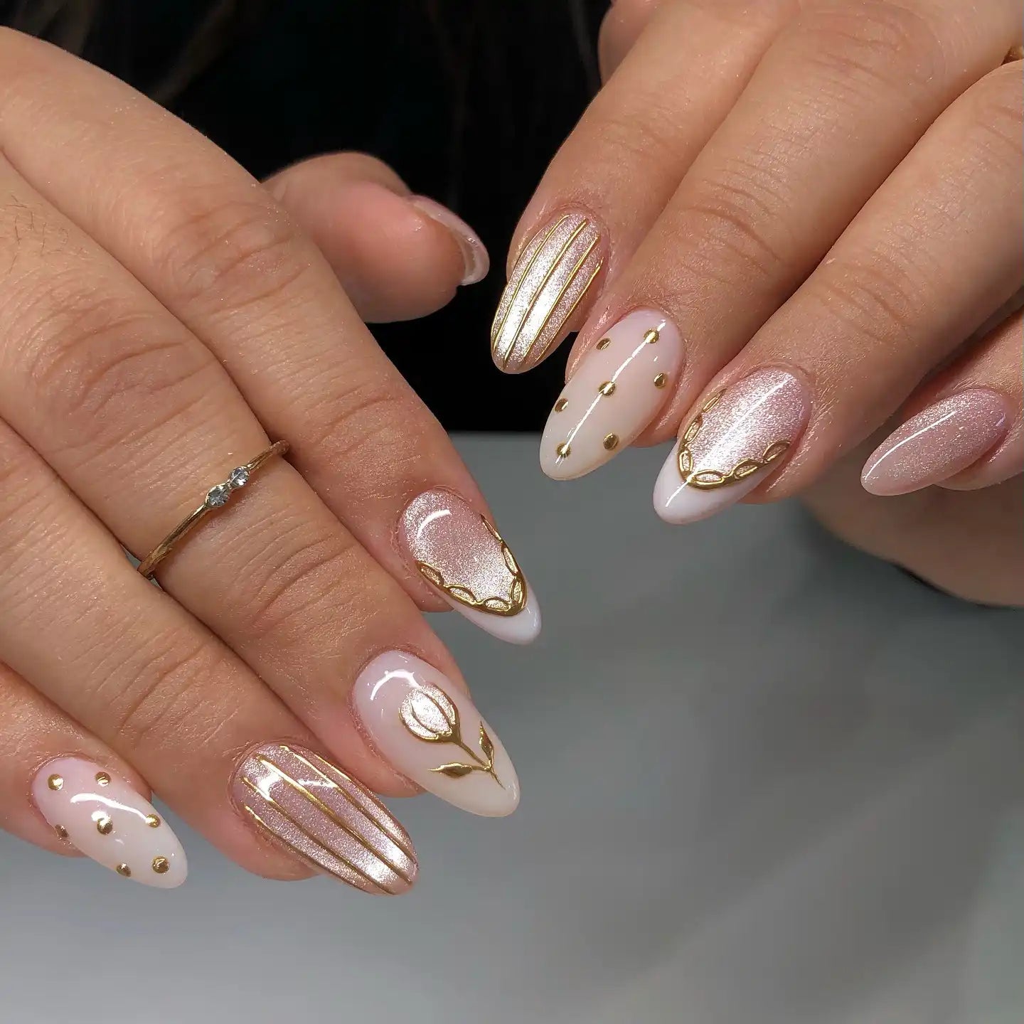 Almond Nails That Shine at Weddings