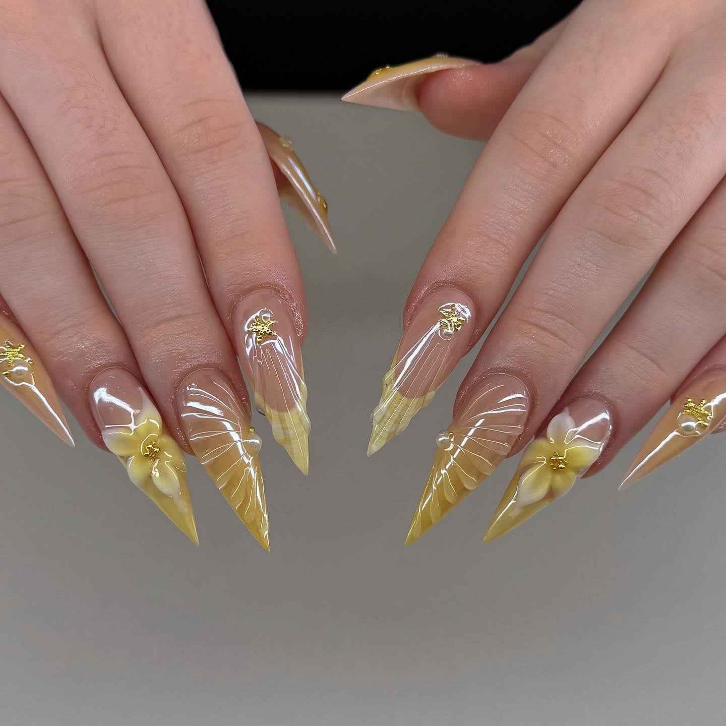 Handmade Sunlit Yellow Floral Star Nail Design Press on Nails V81