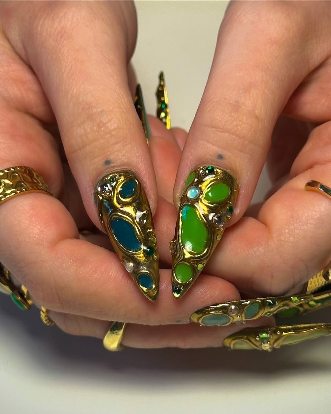 Green & Teal Gold-Framed 3D Press-On Nails – Jewelcore Statement Set A27
