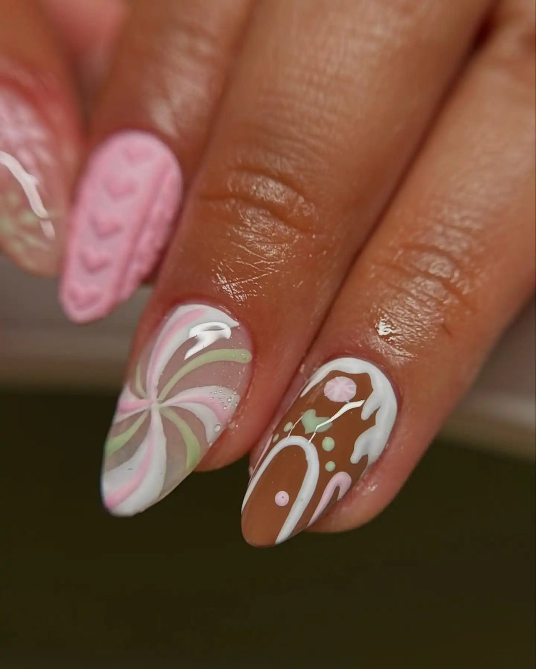 Handmade Christmas Sweater Gingerbread Swirl Pink Press on Nails K16