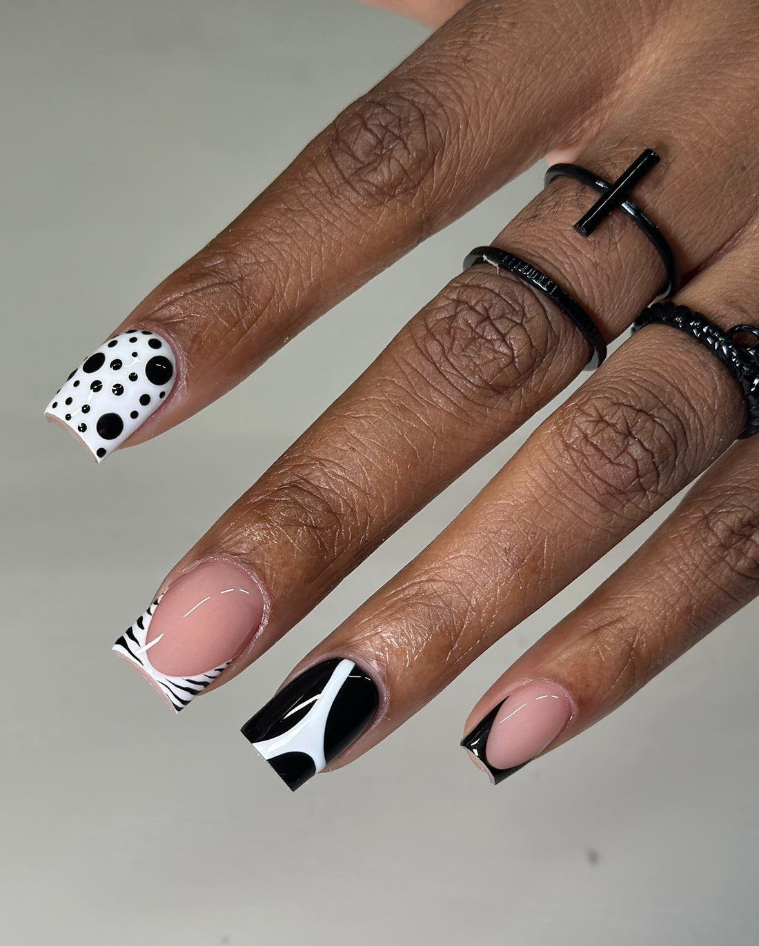 French in Black and White Press on Nails
