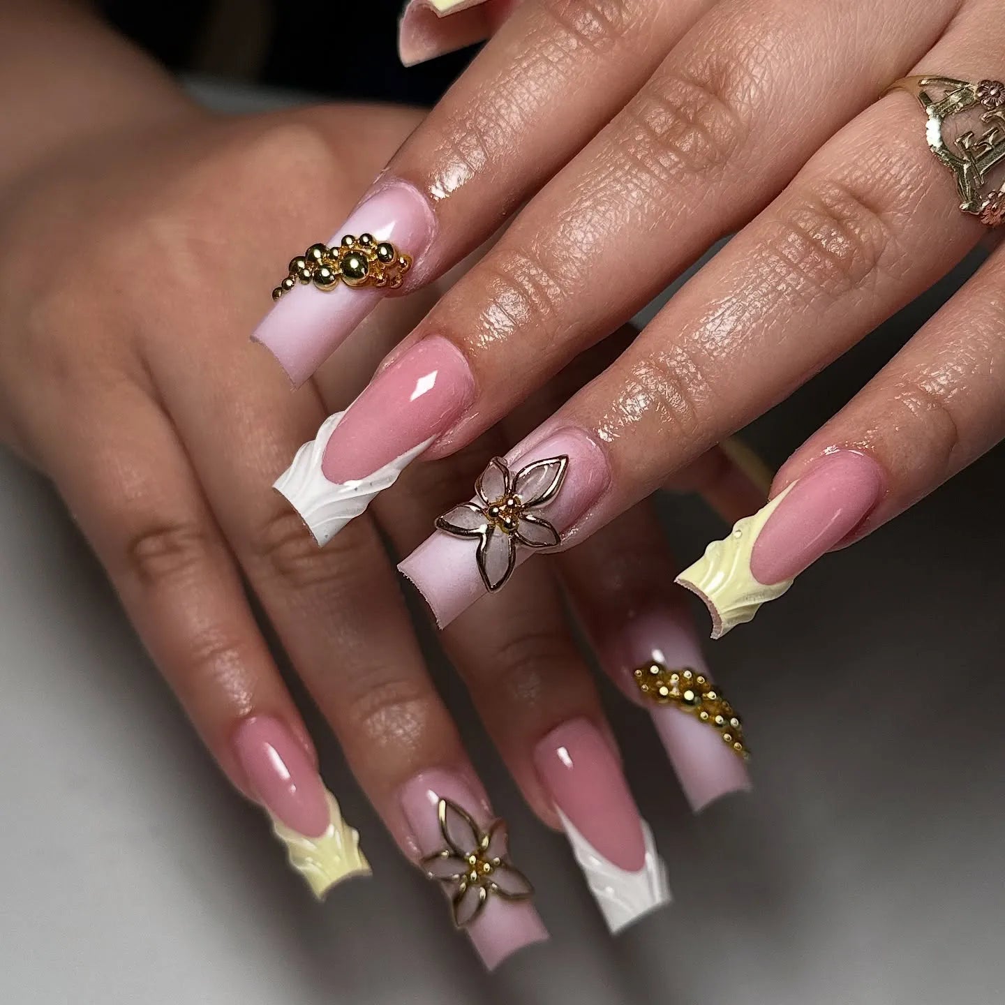 Handmade 3D Flower White Yellow French Tip Gold Press on Nails W25