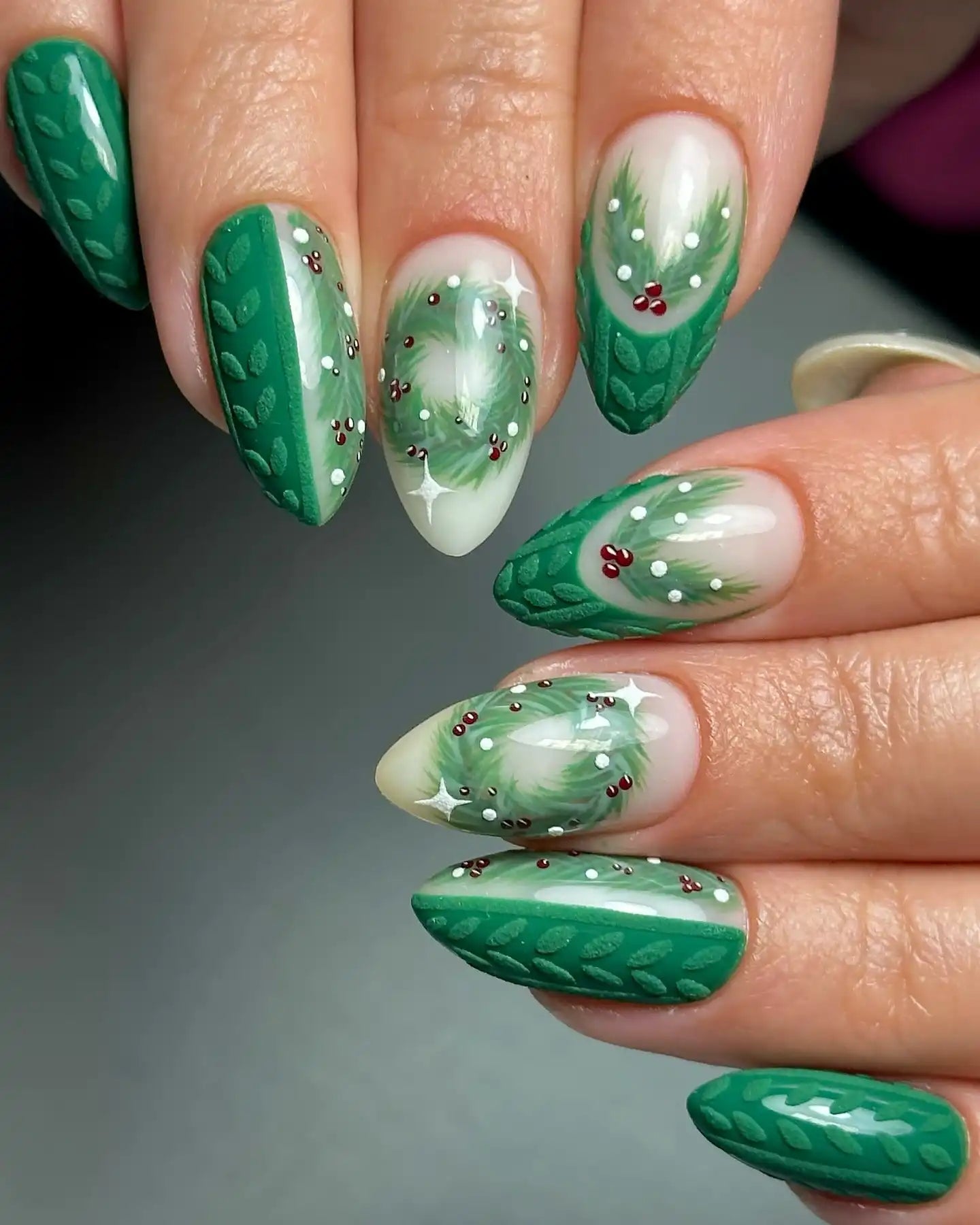 Handmade Christmas Sweater Holly Berries Wreath Green Press on Nails W88