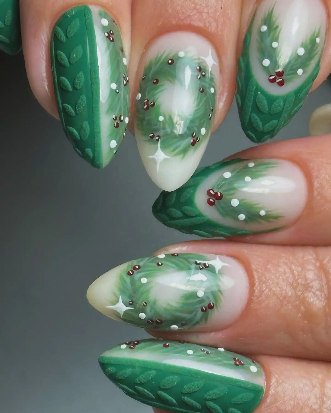 Handmade Christmas Sweater Holly Berries Wreath Green Press on Nails W88