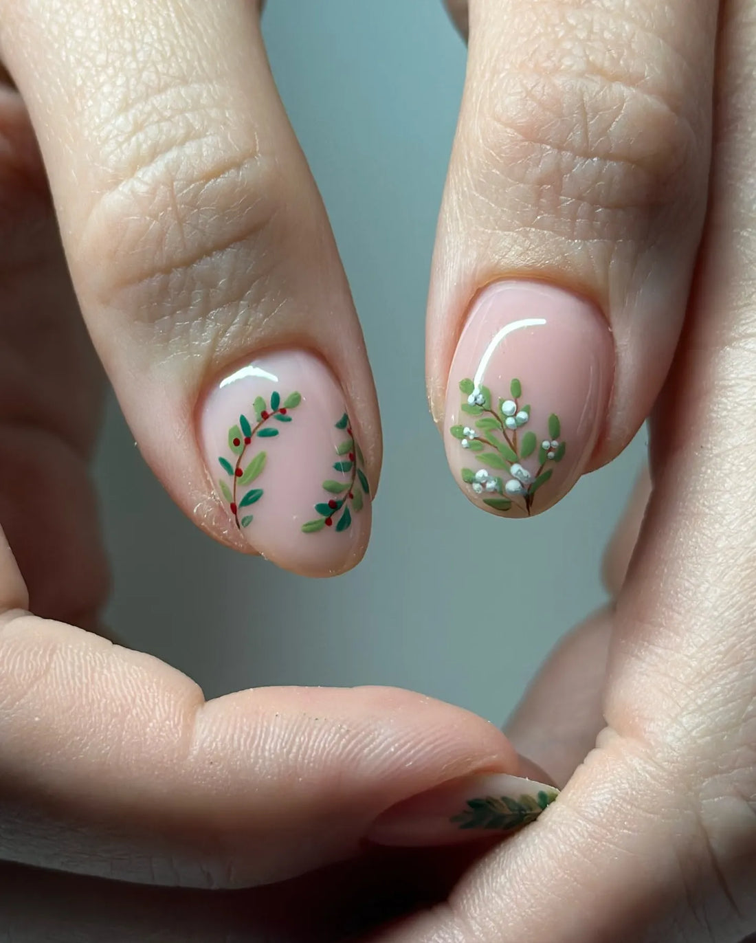 Handmade Delicate Holly Berries Pine Winter Nude Press on Nails H03