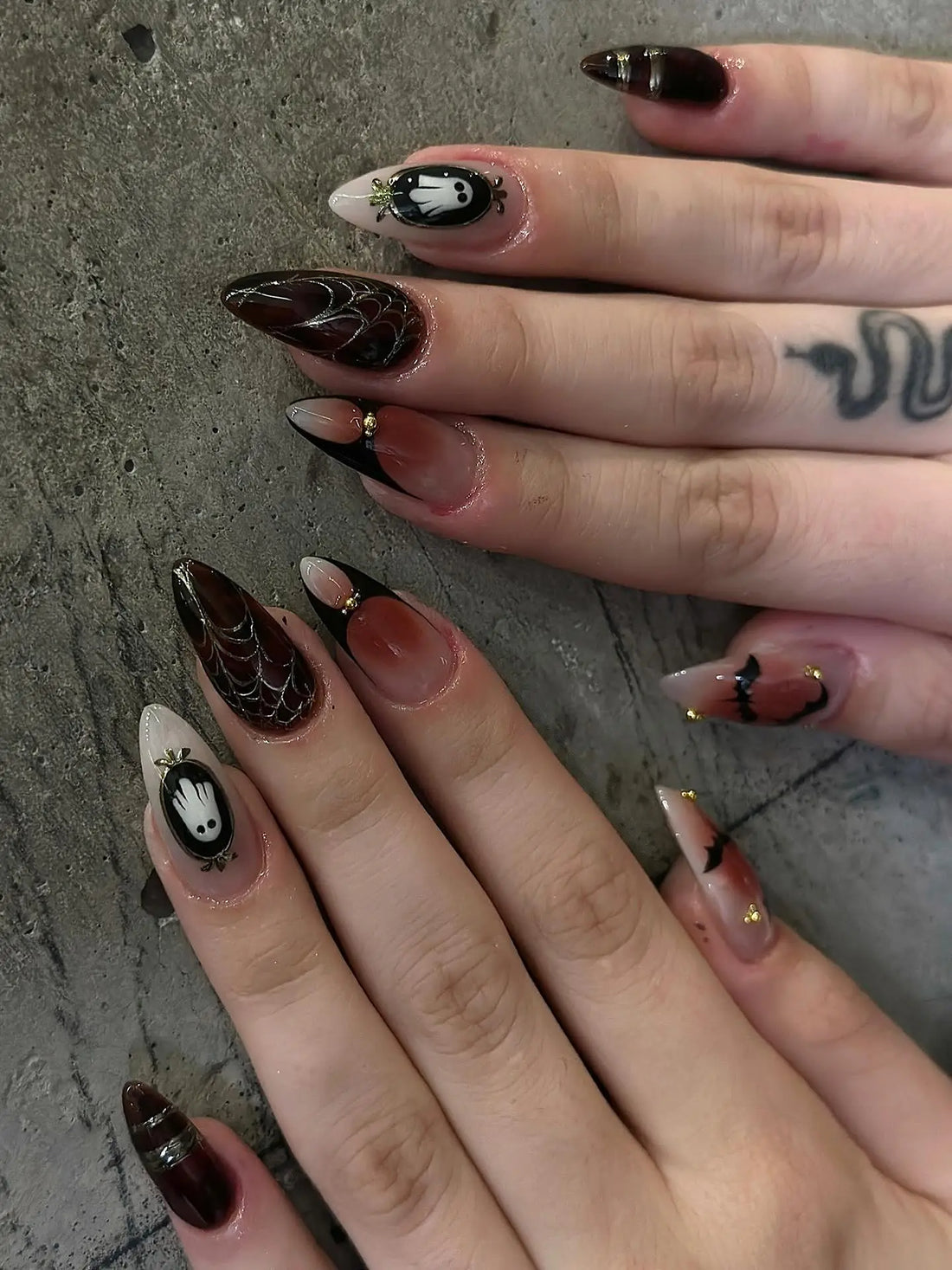 Handmade Gothic Deep Blood Red Ombre Gold Framed Ghost Spiderweb Fake Nails QE8