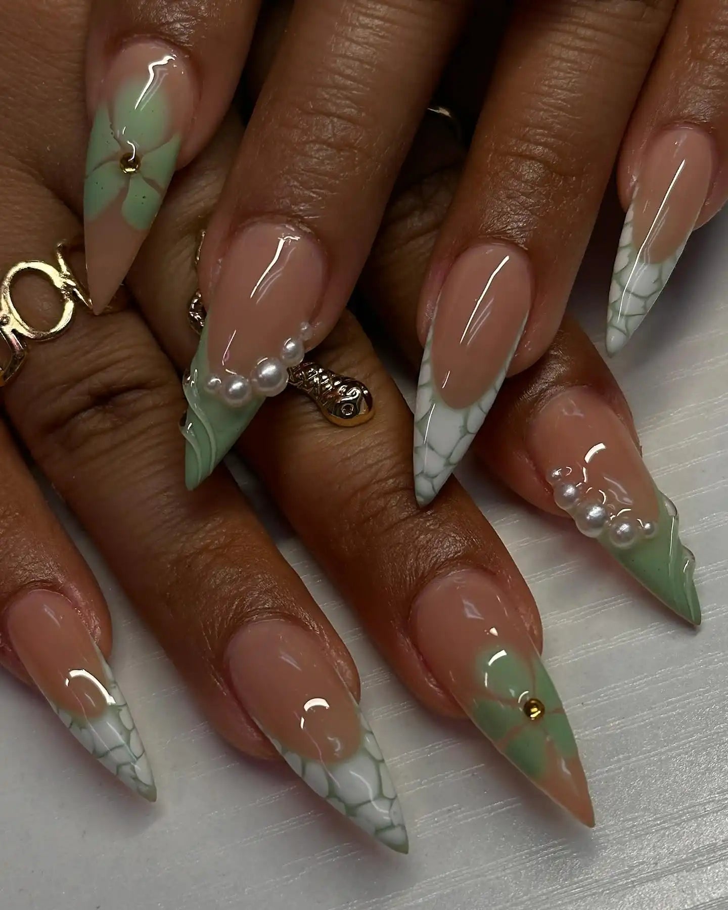 Handmade Green Floral Pearl Accent Glossy Crack Design Press on Nails U09