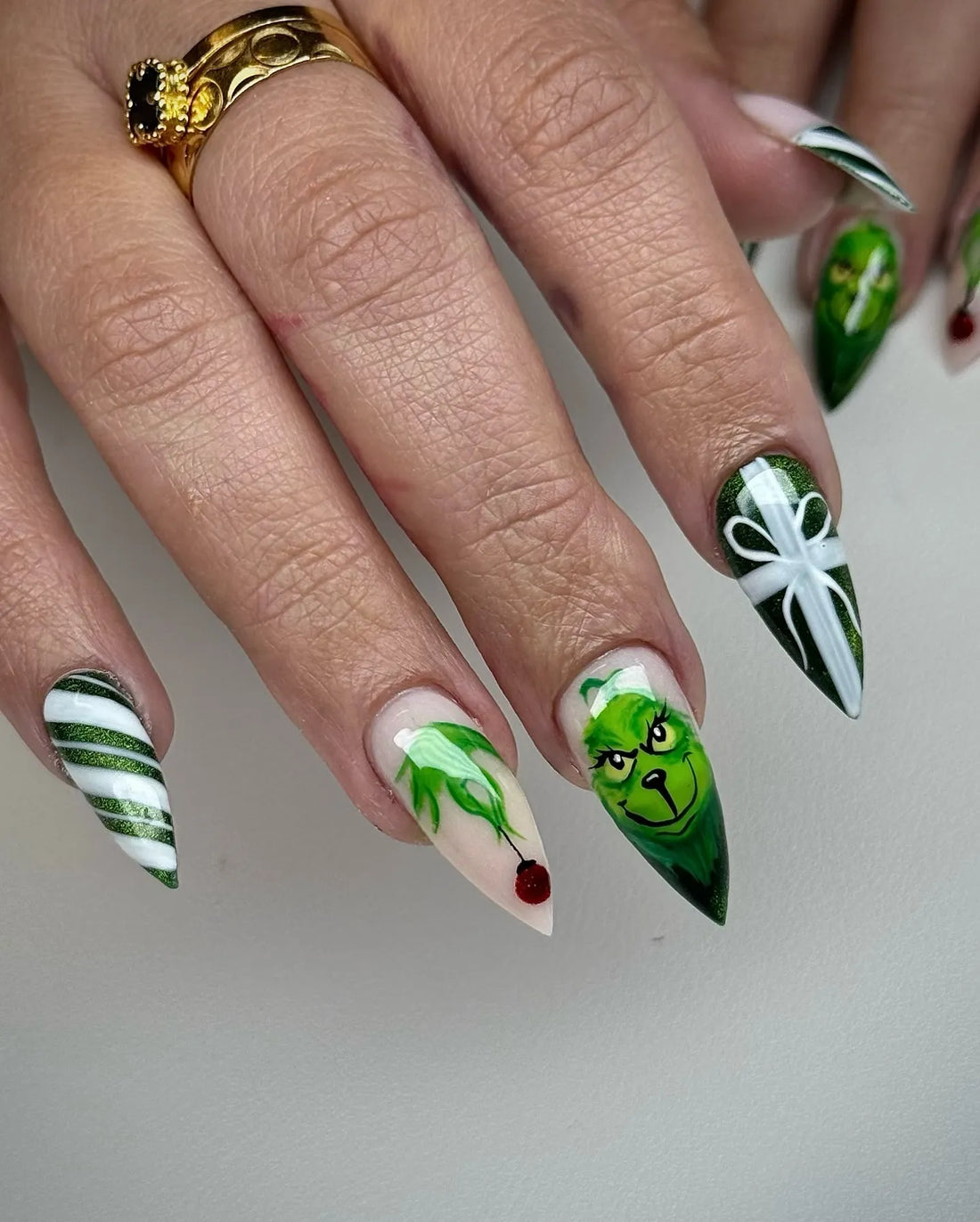 Handmade Christmas Holiday Movie Character Press on Nails Y12