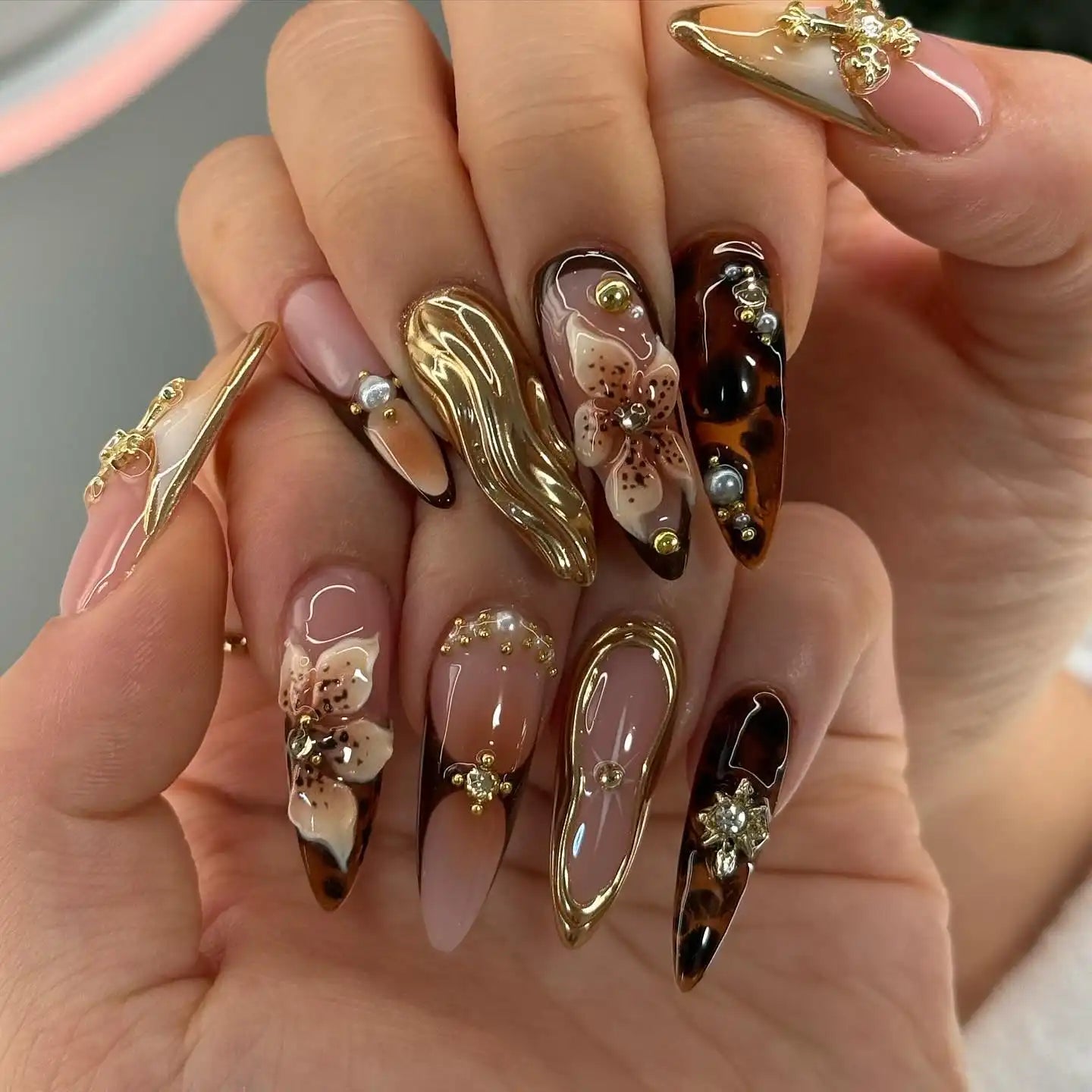Handmade Luxury 3D Blossom Pearls and Gold Fake Fingernails B41