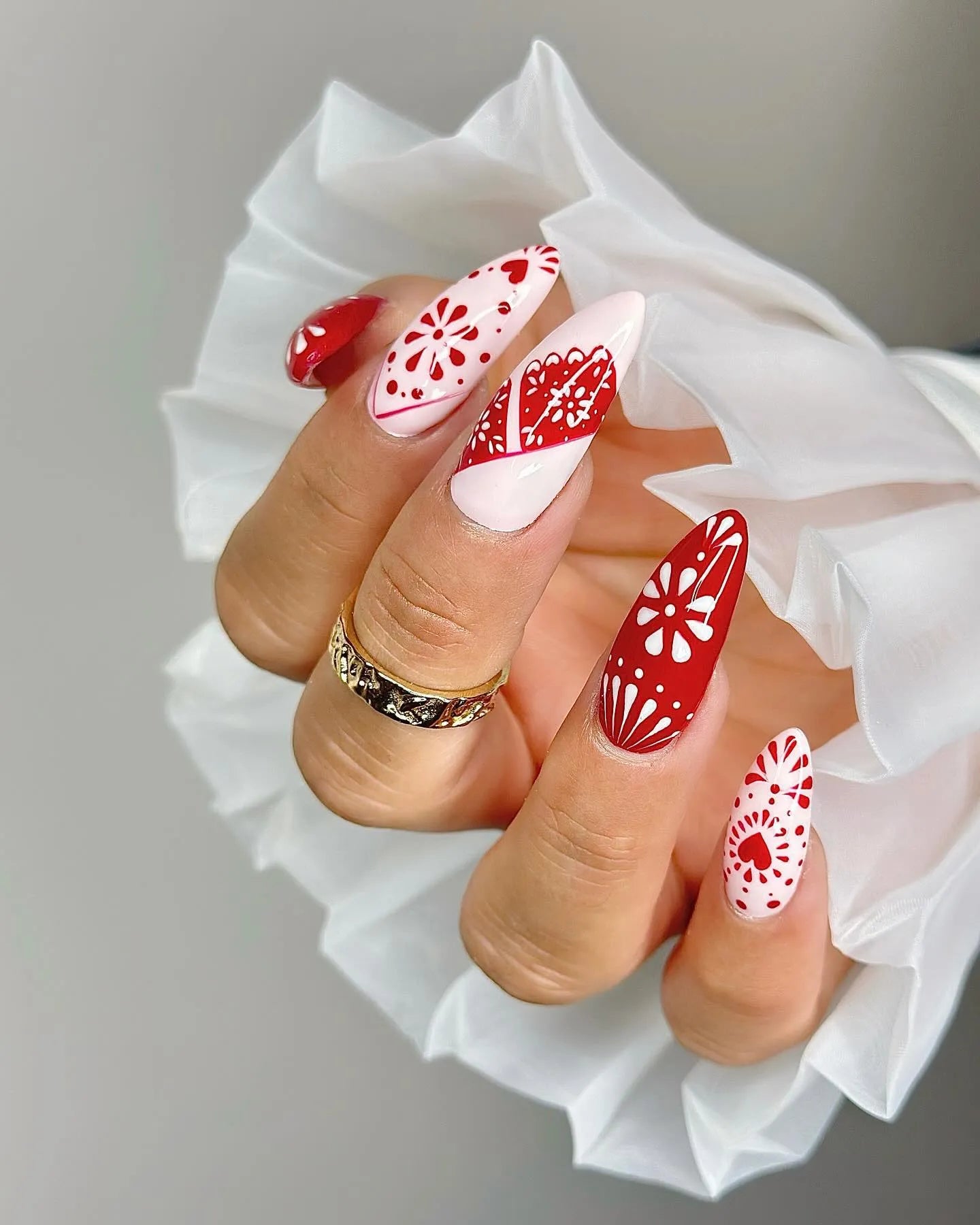 Handmade Red White Lace Heart Folk Art Romantic Festive Press on Nails X46