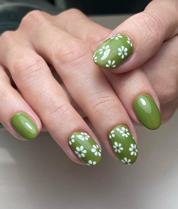 Little Daisy in Green Press on Nails - Reusable Handmade Fake Fingernails